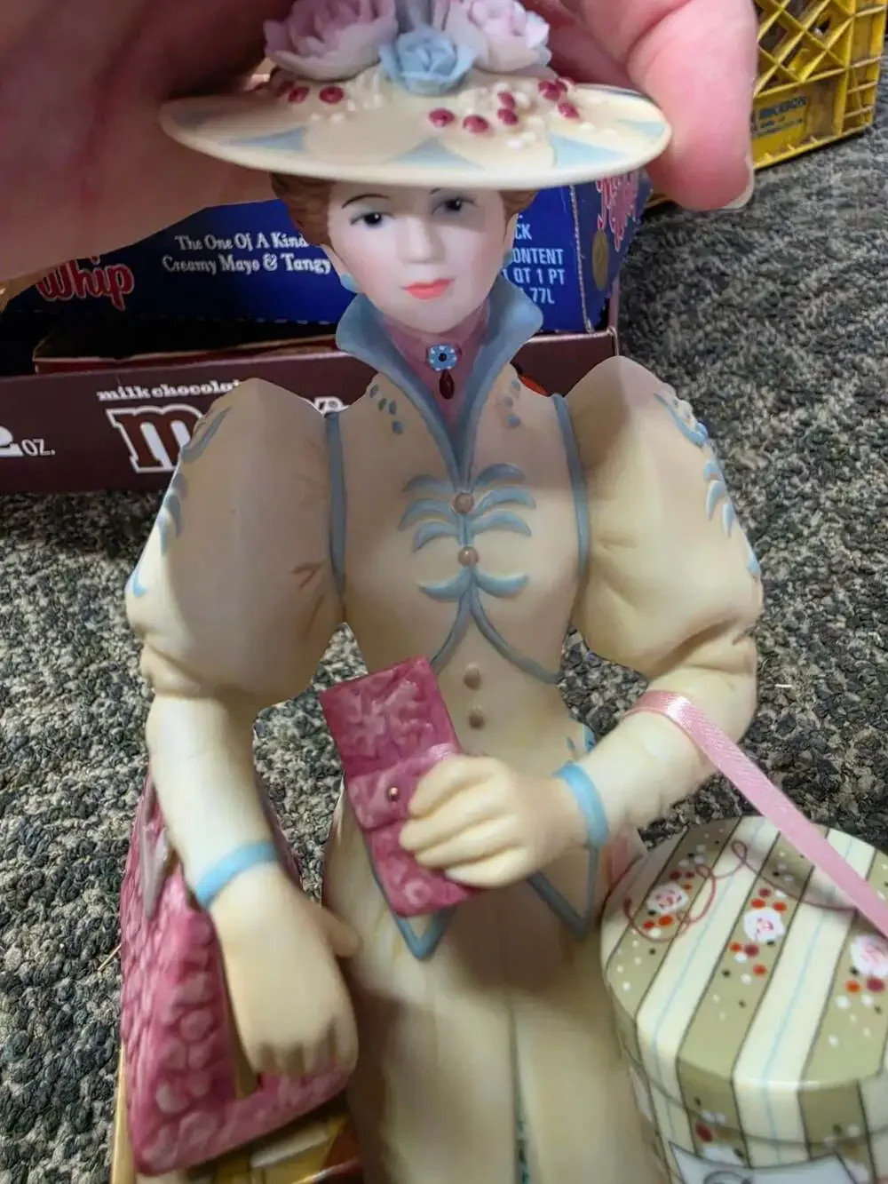 Avon 2002 Mrs. Albee Award President's Figurine